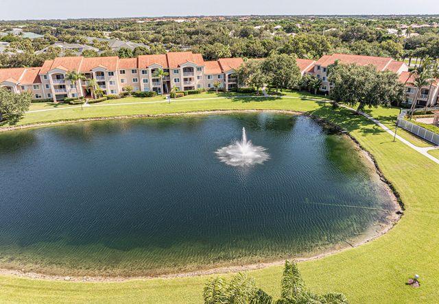 1650 N 42nd Circle 207, Vero Beach, FL 32967