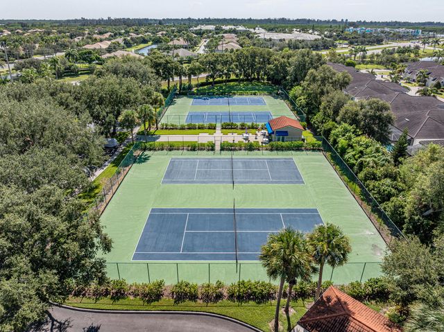 1650 N 42nd Circle 207, Vero Beach, FL 32967