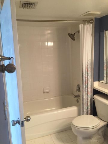 1650 N 42nd Circle 207, Vero Beach, FL 32967