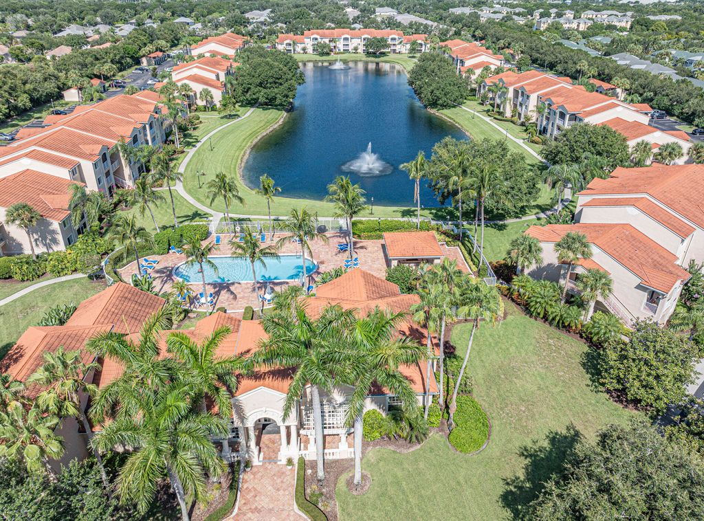 1650 N 42nd Circle 207, Vero Beach, FL 32967