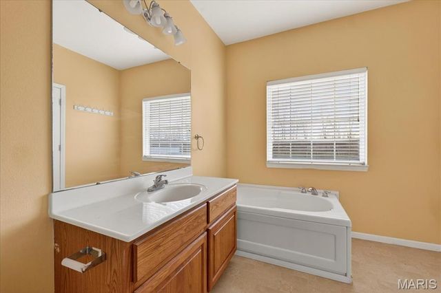 2212 Hunters Point Drive, Granite City, IL 62040