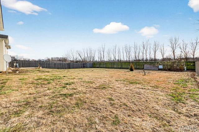 2212 Hunters Point Drive, Granite City, IL 62040