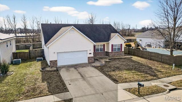 2212 Hunters Point Drive, Granite City, IL 62040