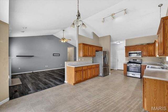 2212 Hunters Point Drive, Granite City, IL 62040