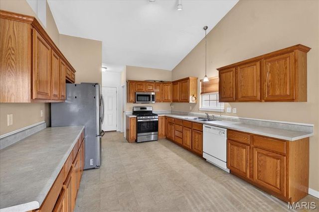 2212 Hunters Point Drive, Granite City, IL 62040