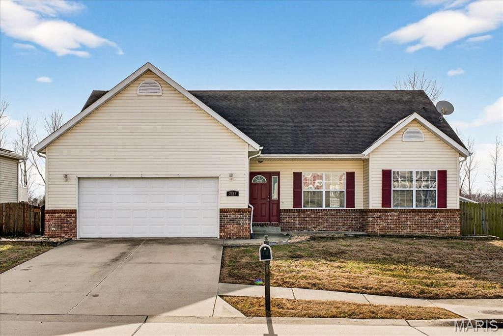 2212 Hunters Point Drive, Granite City, IL 62040