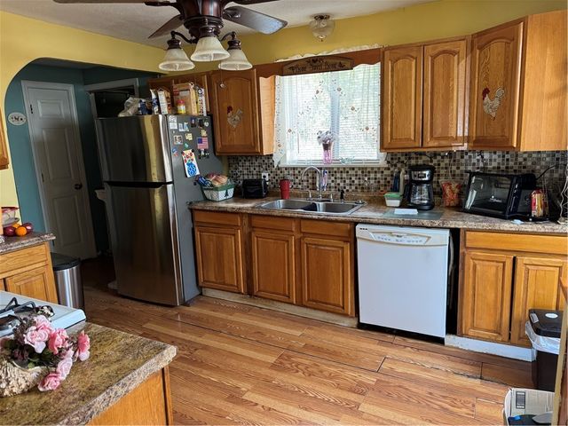 73 Eton Avenue, Warwick, RI 02889