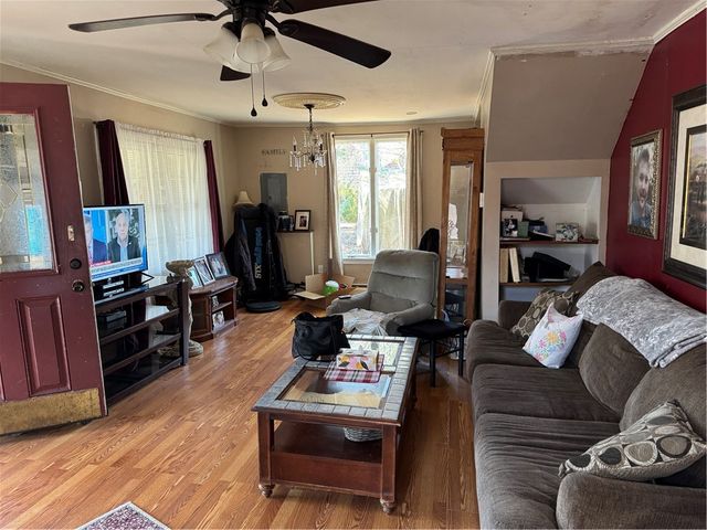 73 Eton Avenue, Warwick, RI 02889