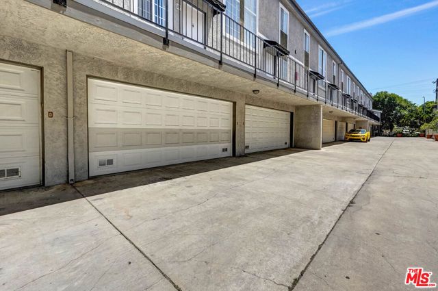 18547 Saticoy Street, Reseda (los Angeles), CA 91335