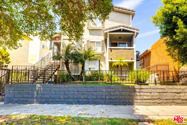 18547 Saticoy Street, Reseda (los Angeles), CA 91335
