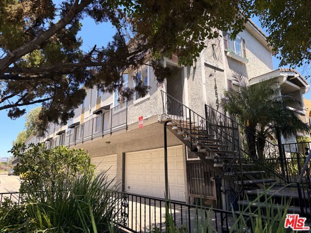 18547 Saticoy Street, Reseda (los Angeles), CA 91335