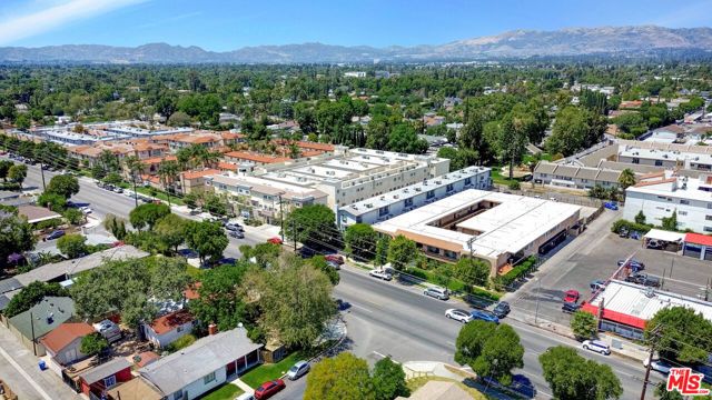 18547 Saticoy Street, Reseda (los Angeles), CA 91335