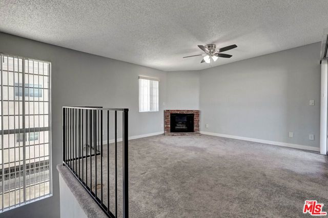 18547 Saticoy Street, Reseda (los Angeles), CA 91335