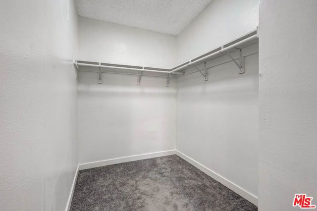 18547 Saticoy Street, Reseda (los Angeles), CA 91335