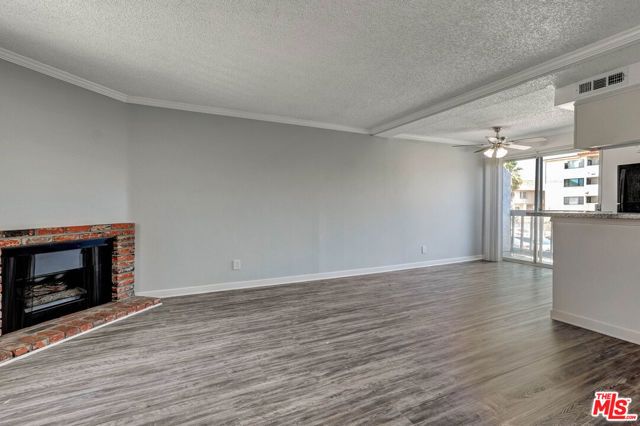 18547 Saticoy Street, Reseda (los Angeles), CA 91335