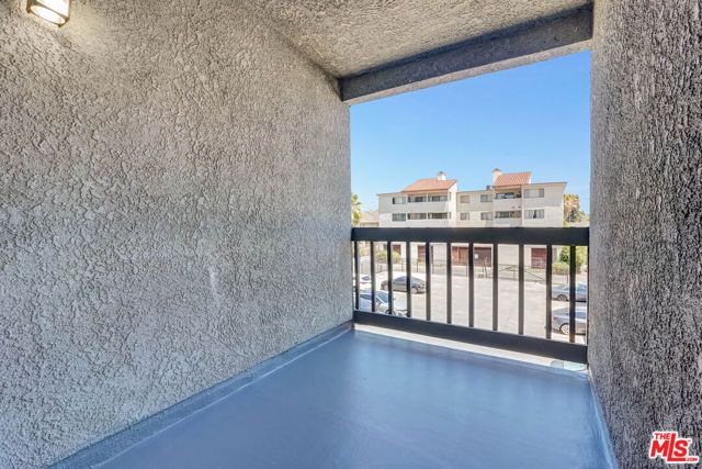 18547 Saticoy Street, Reseda (los Angeles), CA 91335