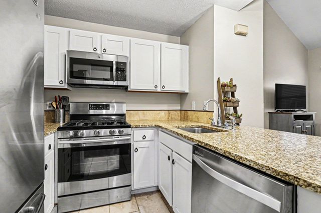 1527 N Oakhill Drive, South Bend, IN 46637
