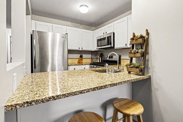 1527 N Oakhill Drive, South Bend, IN 46637