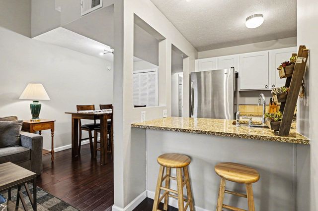1527 N Oakhill Drive, South Bend, IN 46637