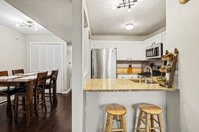1527 N Oakhill Drive, South Bend, IN 46637