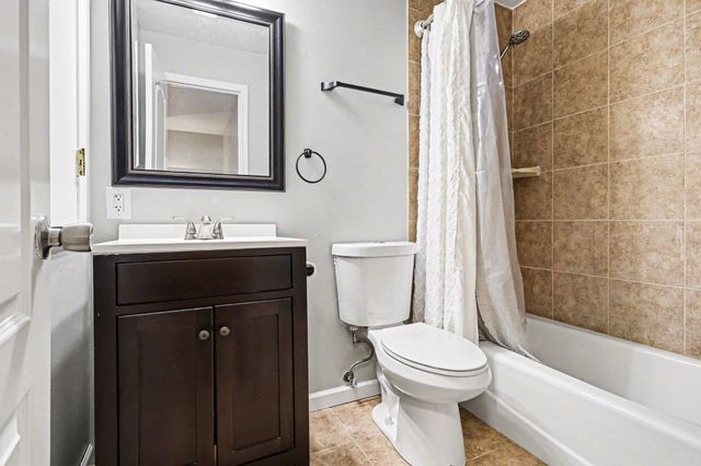 1527 N Oakhill Drive, South Bend, IN 46637