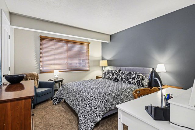 1527 N Oakhill Drive, South Bend, IN 46637