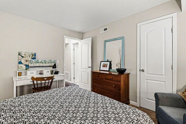 1527 N Oakhill Drive, South Bend, IN 46637