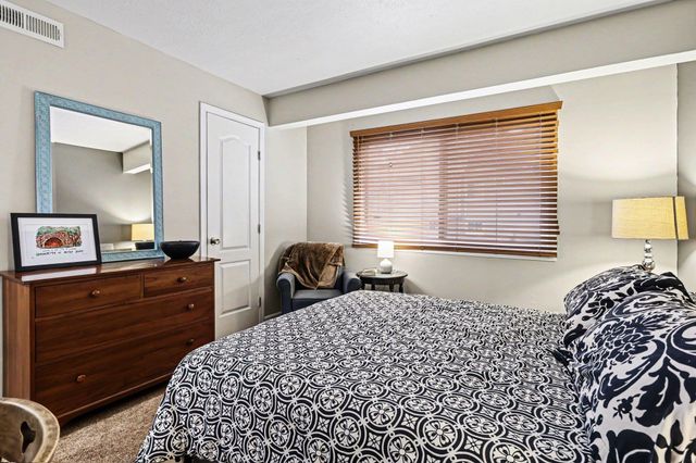 1527 N Oakhill Drive, South Bend, IN 46637