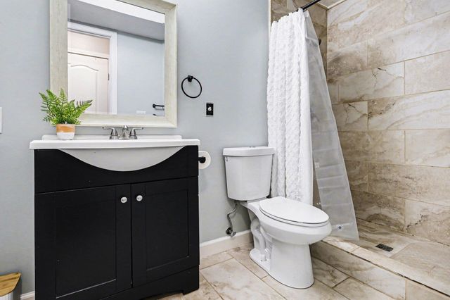 1527 N Oakhill Drive, South Bend, IN 46637