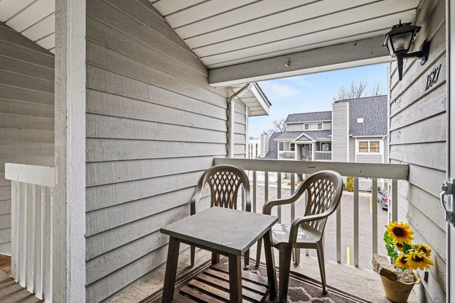 1527 N Oakhill Drive, South Bend, IN 46637