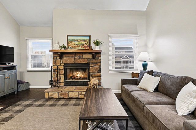 1527 N Oakhill Drive, South Bend, IN 46637