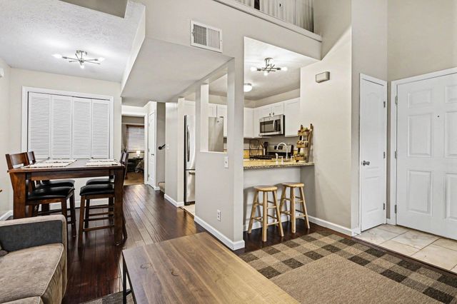 1527 N Oakhill Drive, South Bend, IN 46637