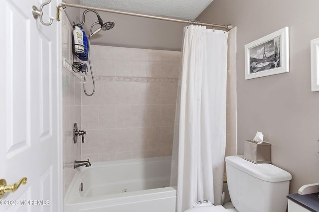 204 Larkspur Lane, Jackson, NJ 08527