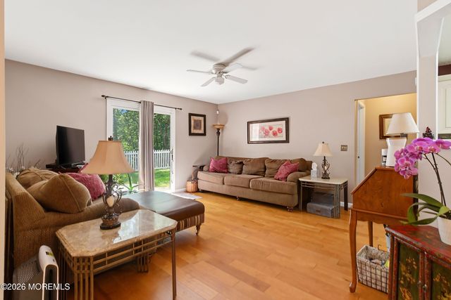 204 Larkspur Lane, Jackson, NJ 08527