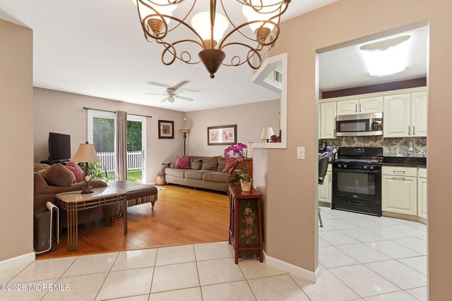 204 Larkspur Lane, Jackson, NJ 08527