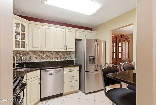 204 Larkspur Lane, Jackson, NJ 08527