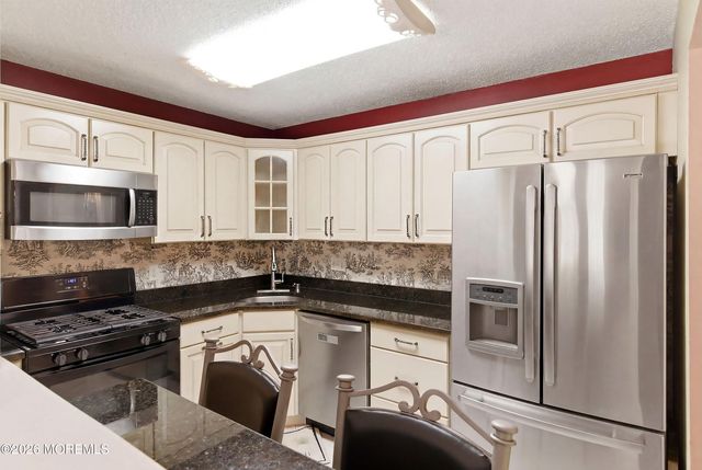 204 Larkspur Lane, Jackson, NJ 08527