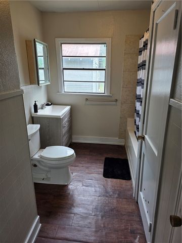 206 Gibbs Street, Navasota, TX 77868