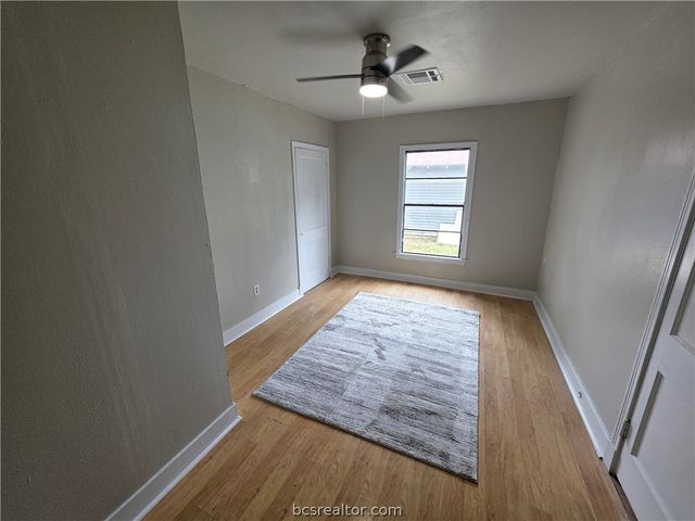 206 Gibbs Street, Navasota, TX 77868