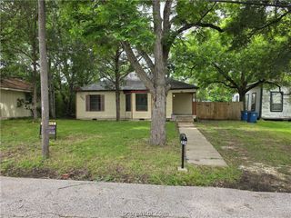 206 Gibbs Street, Navasota, TX 77868