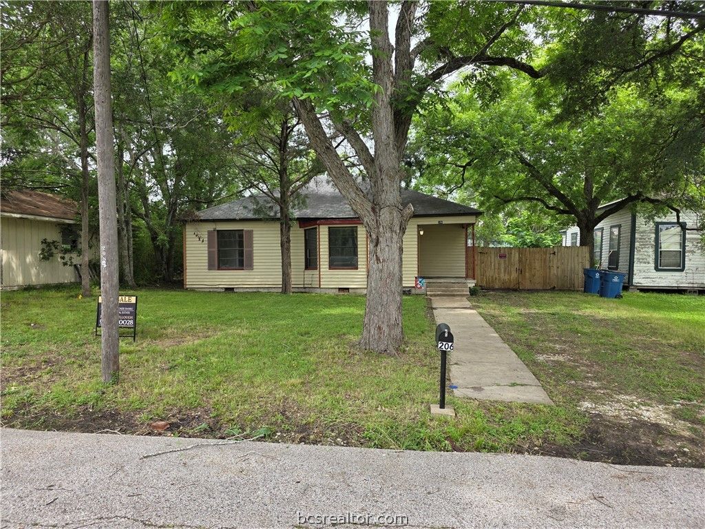 206 Gibbs Street, Navasota, TX 77868