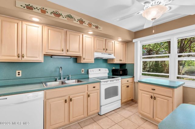 3 Idaho Drive, Manchester, NJ 08759