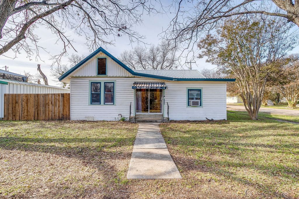 206 Bateman, Meridian, TX 76665