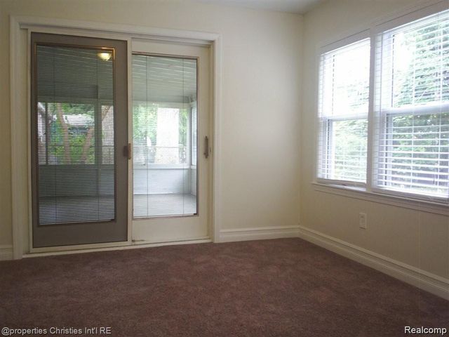 10701 Albany Street, Oak Park, MI 48237