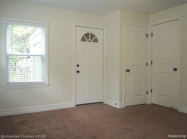 10701 Albany Street, Oak Park, MI 48237