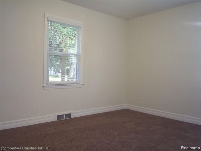 10701 Albany Street, Oak Park, MI 48237