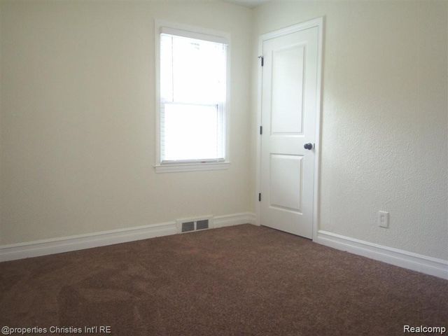 10701 Albany Street, Oak Park, MI 48237