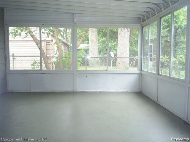 10701 Albany Street, Oak Park, MI 48237