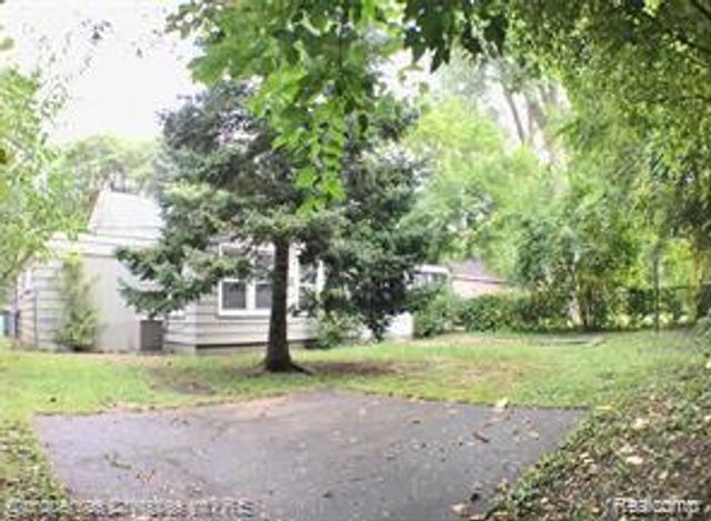 10701 Albany Street, Oak Park, MI 48237