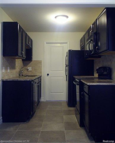 10701 Albany Street, Oak Park, MI 48237